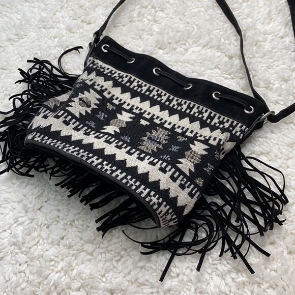 UnionBay Printed Western Style Fringe Purse Bucket Bag Crossbody Aztec Print Z38 - Picture 4 of 10